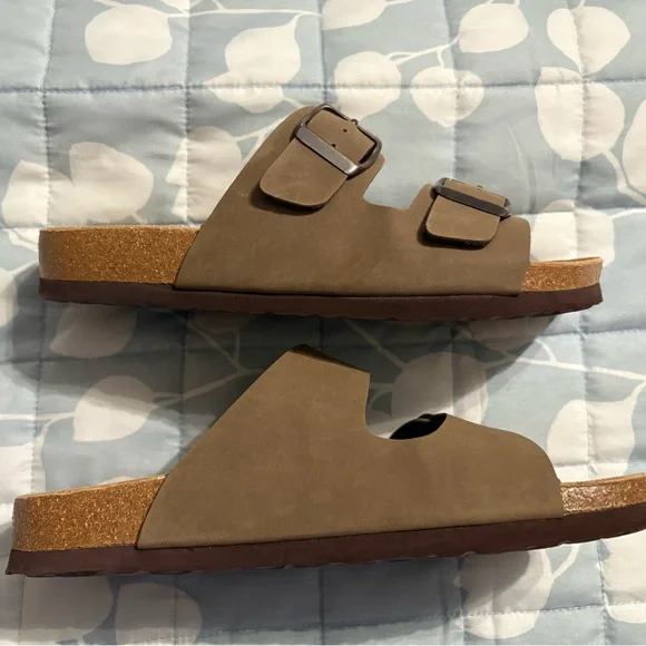 CUSHIONAIRE Lane Cork Footbed Sandals - Picture 3 of 7